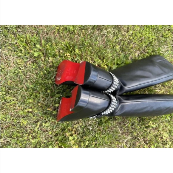 Christian louboutin Black Leather Round Toe Studded Spike Riding Boots Size 39.5 - Picture 4 of 10